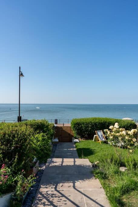 Beachfront Luxury Home With Spectacular Sea Views Herne Bay Exterior foto